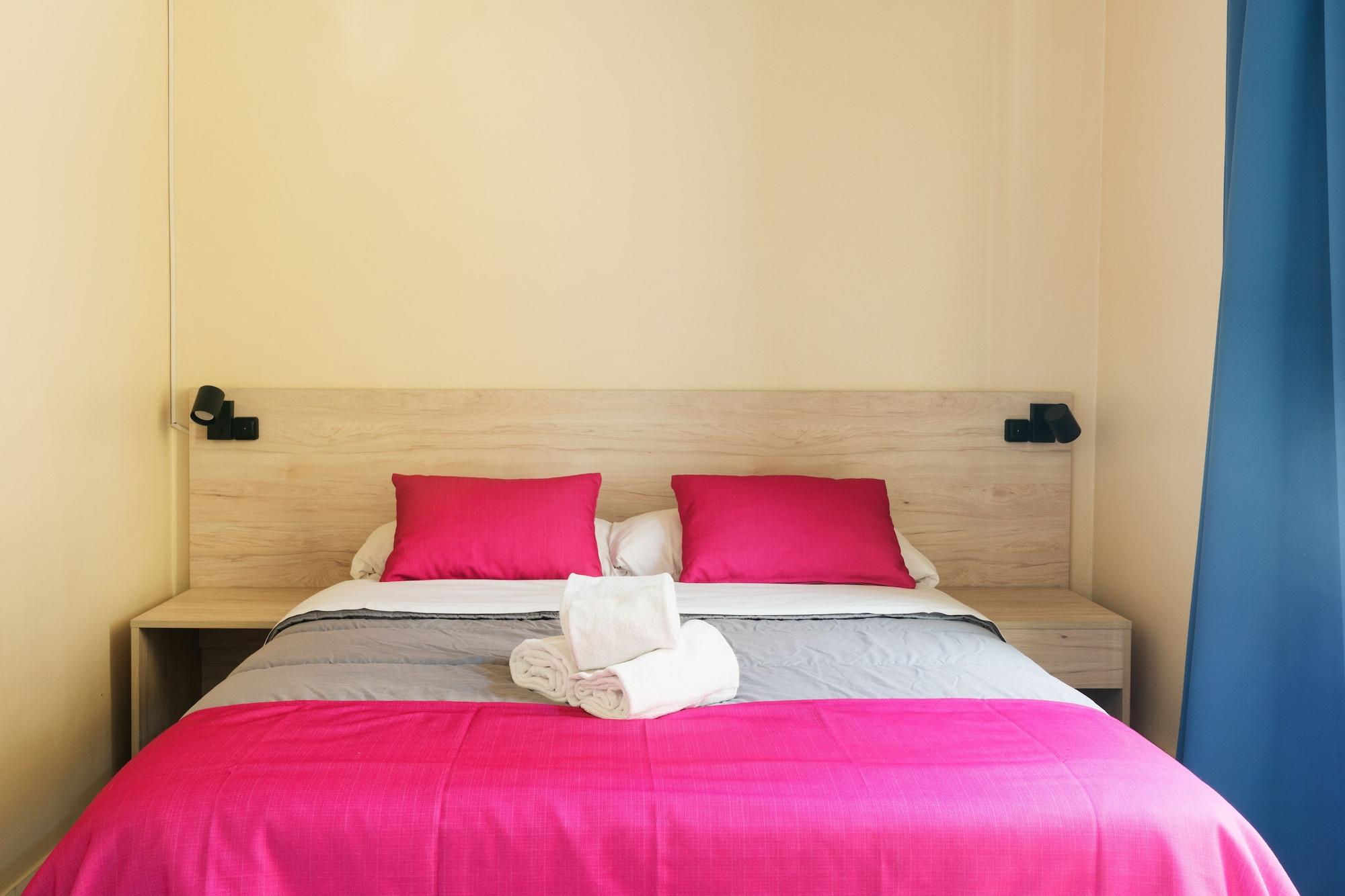 ולנסיה Red Nest Hostel מראה חיצוני תמונה