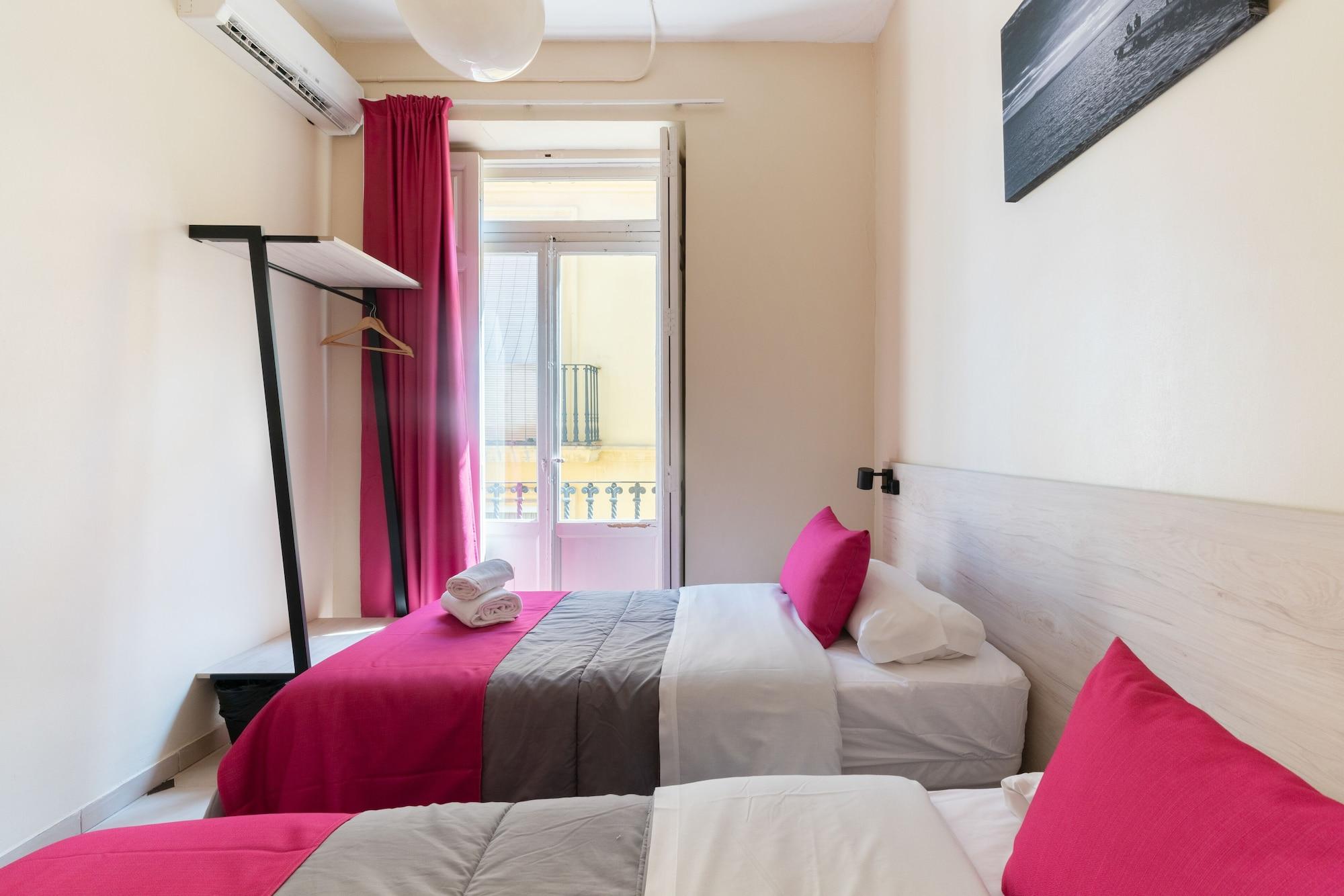 ולנסיה Red Nest Hostel מראה חיצוני תמונה