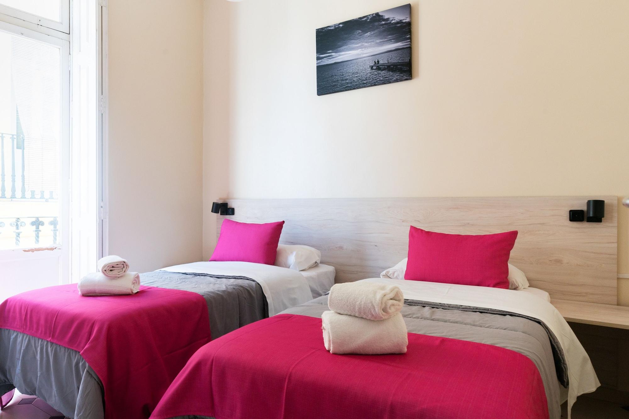 ולנסיה Red Nest Hostel מראה חיצוני תמונה