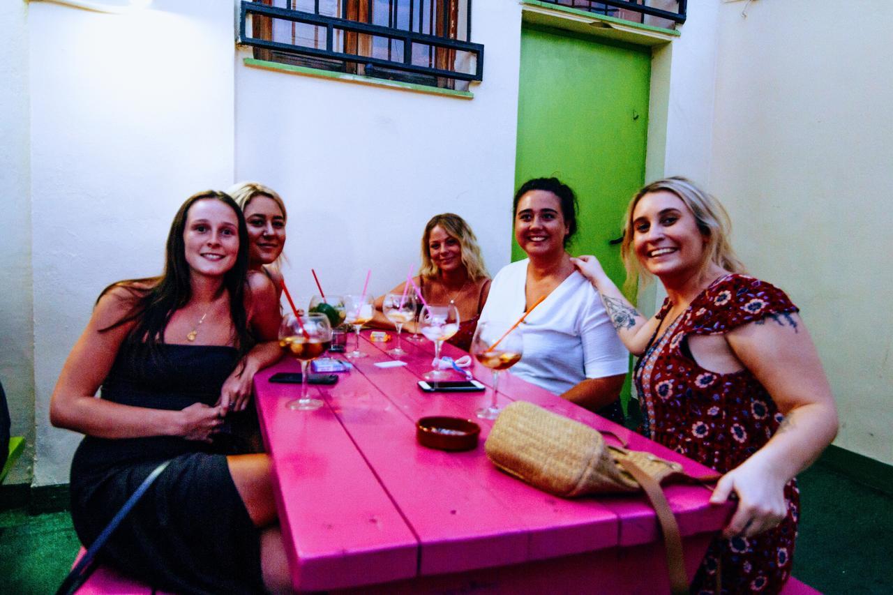ולנסיה Red Nest Hostel מראה חיצוני תמונה
