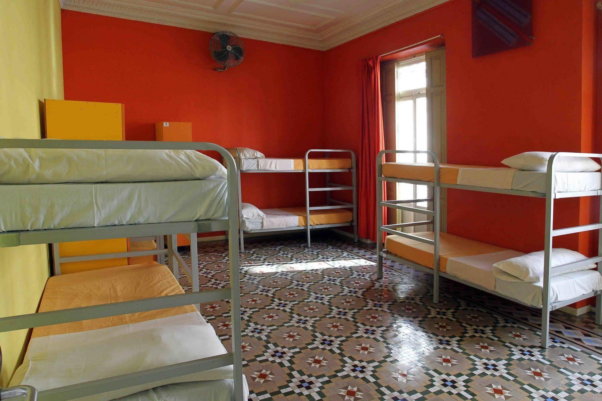 ולנסיה Red Nest Hostel מראה חיצוני תמונה