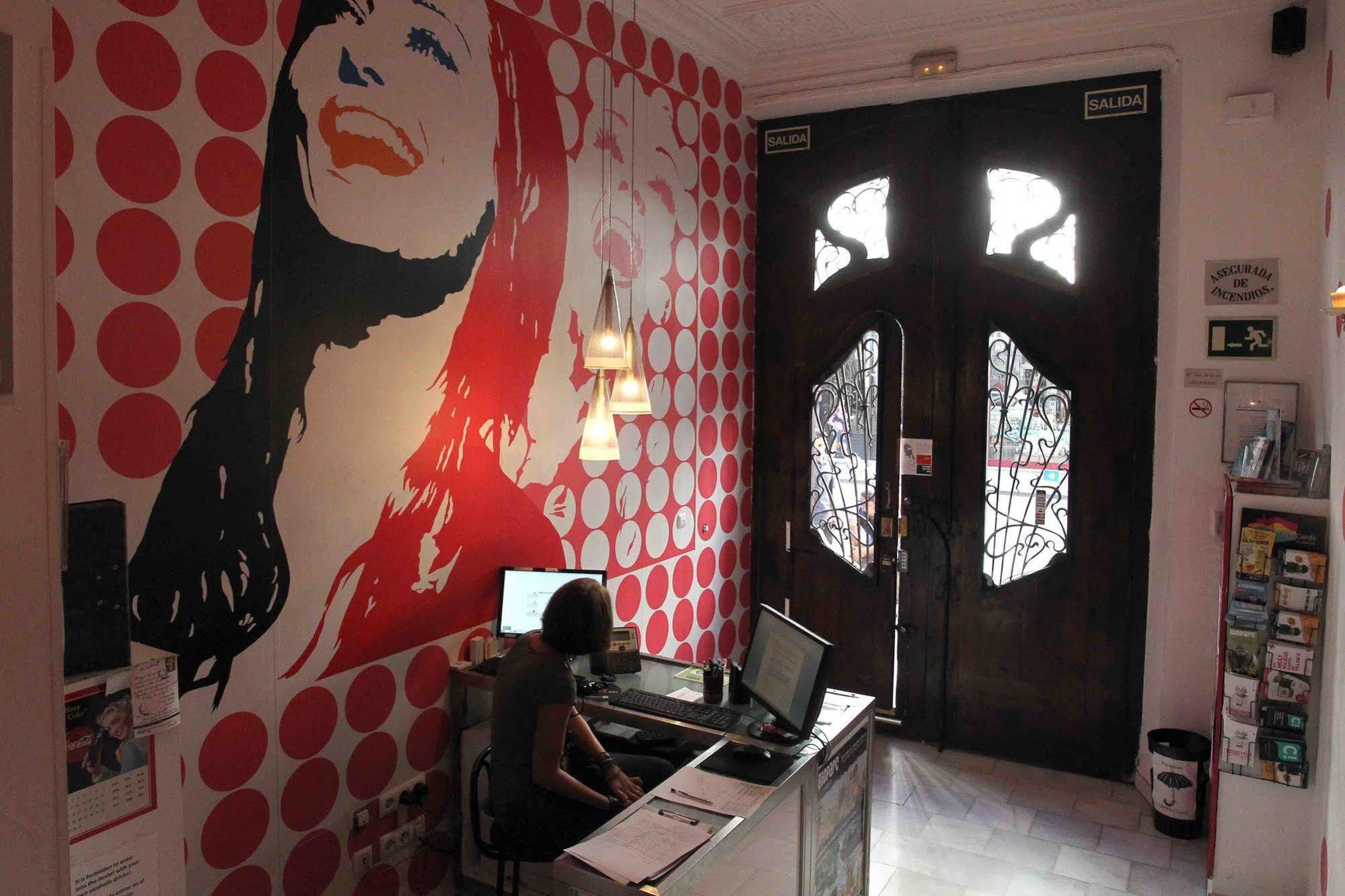 ולנסיה Red Nest Hostel מראה חיצוני תמונה