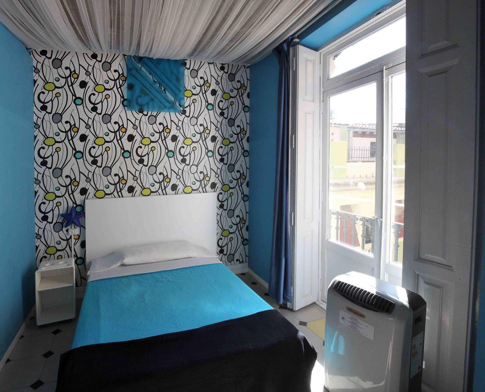 ולנסיה Red Nest Hostel מראה חיצוני תמונה