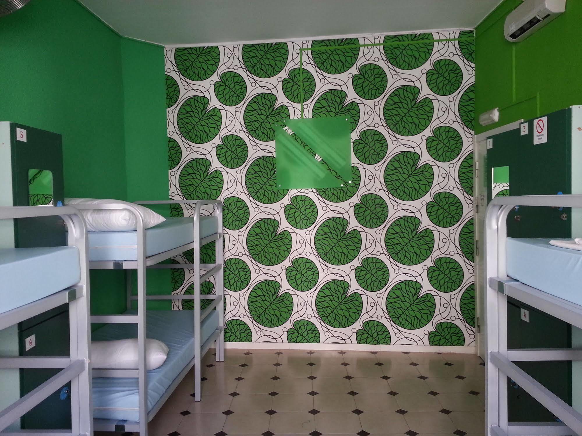 ולנסיה Red Nest Hostel מראה חיצוני תמונה