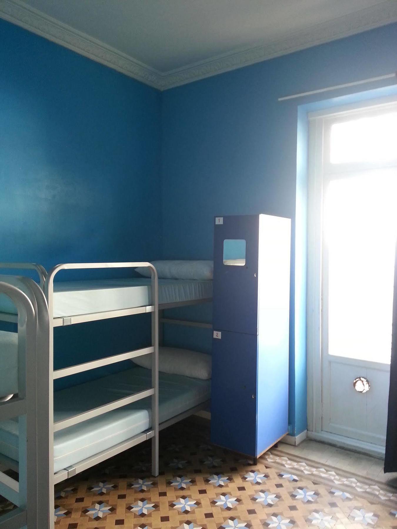 ולנסיה Red Nest Hostel מראה חיצוני תמונה