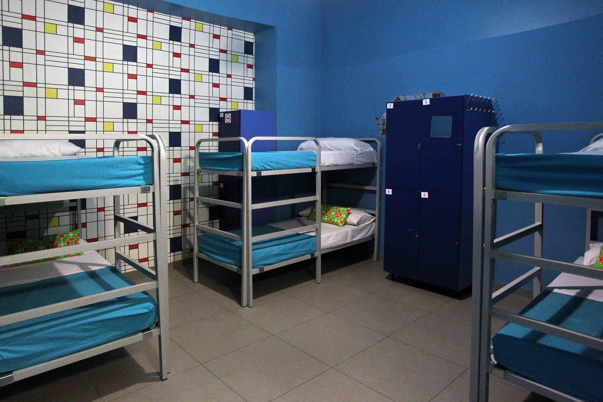 ולנסיה Red Nest Hostel מראה חיצוני תמונה