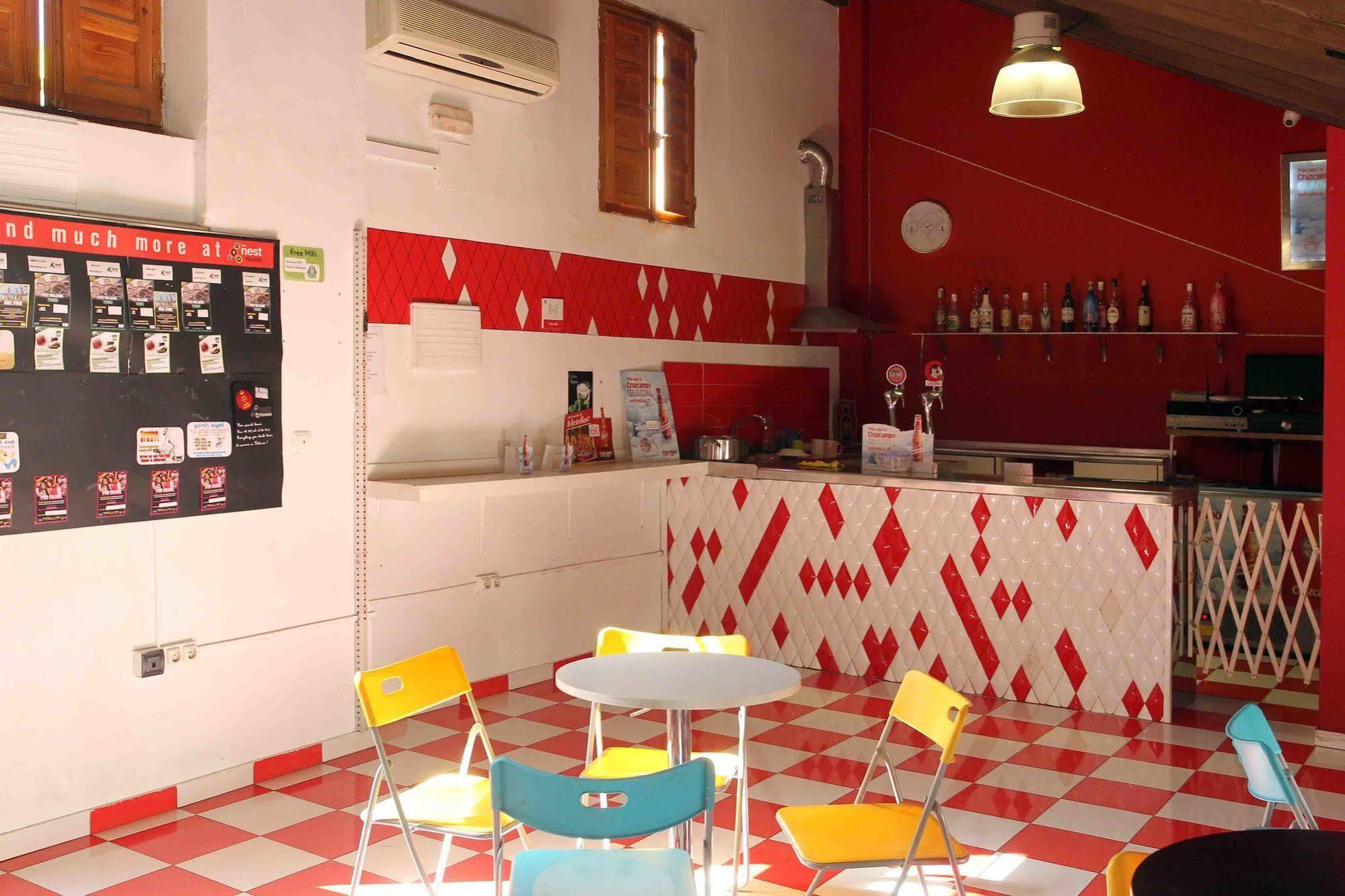 ולנסיה Red Nest Hostel מראה חיצוני תמונה