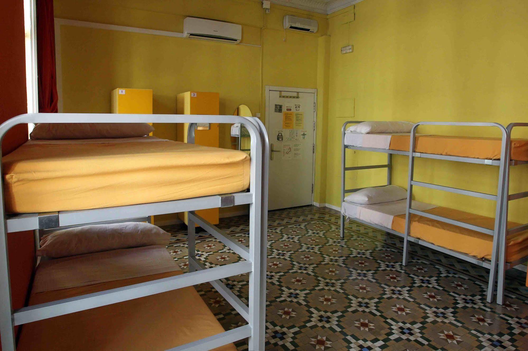 ולנסיה Red Nest Hostel מראה חיצוני תמונה