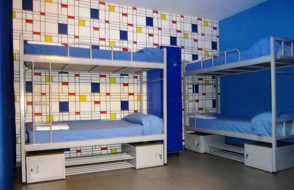 ולנסיה Red Nest Hostel מראה חיצוני תמונה